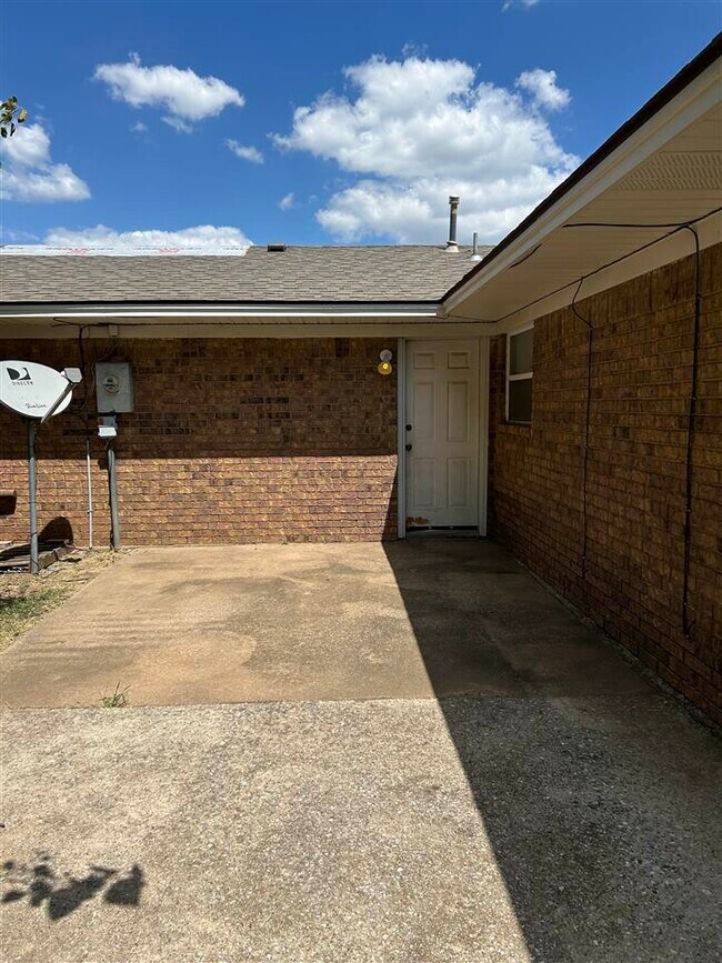 Building Photo - 6428 NW Arrowhead Dr