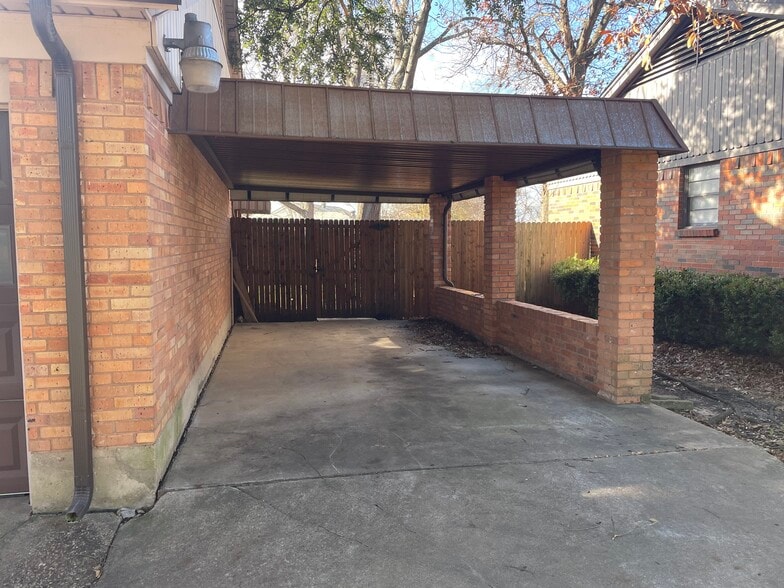 Extra, spacious car port! - 1848 Swan Dr