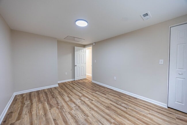 Building Photo - 4 Bed, 2 Bath Home in Morgan, PA AVAILABLE NOW!