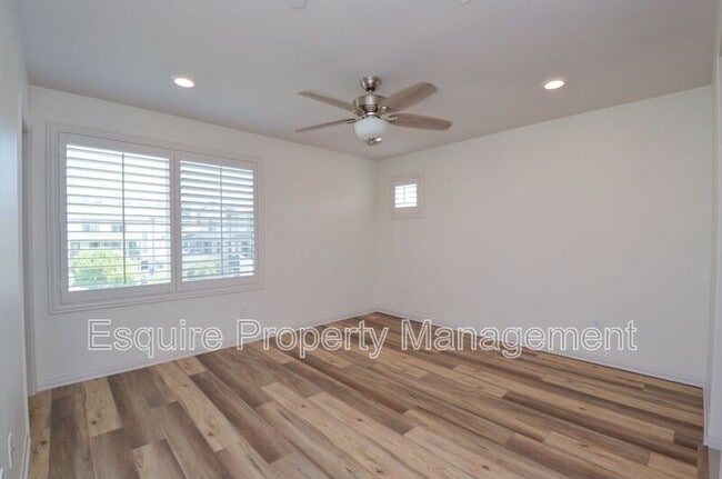 Building Photo - 370 Serra St