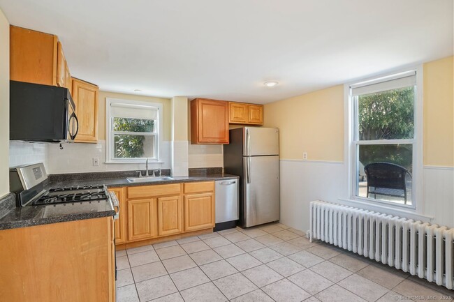 Building Photo - 139 Edgefield Ave