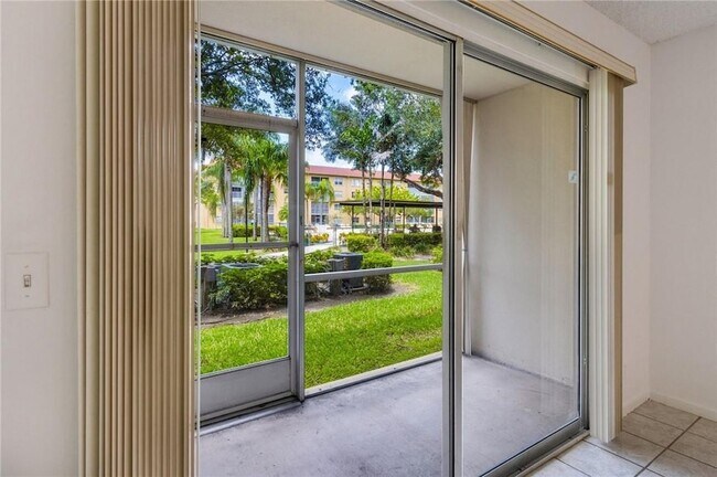 Building Photo - 1400 SW 124th Terrace