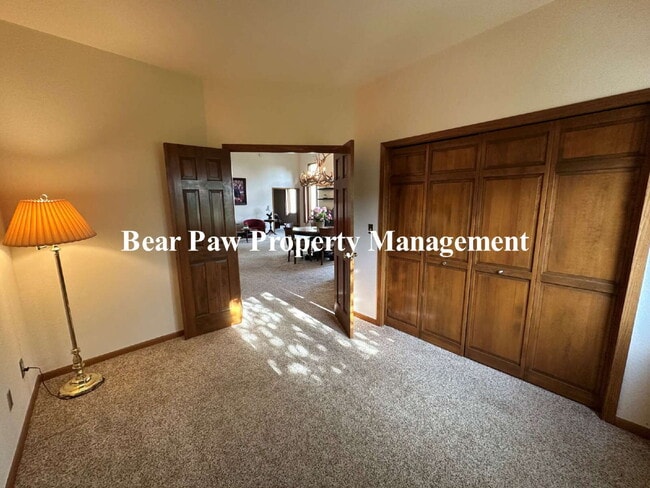 Building Photo - Beautiful Condo in Genesee!!
