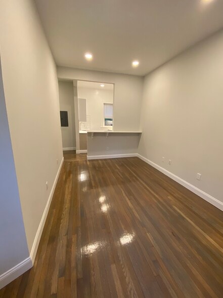 Building Photo - 70 Queensberry St