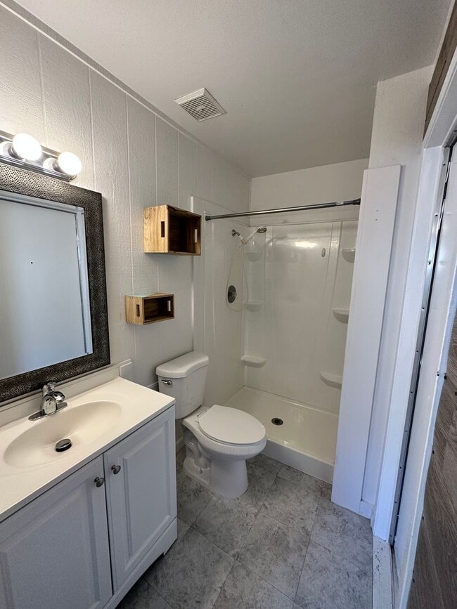 Building Photo - Beautiful 3 bedroom 2 bath Home in Imperial Beach