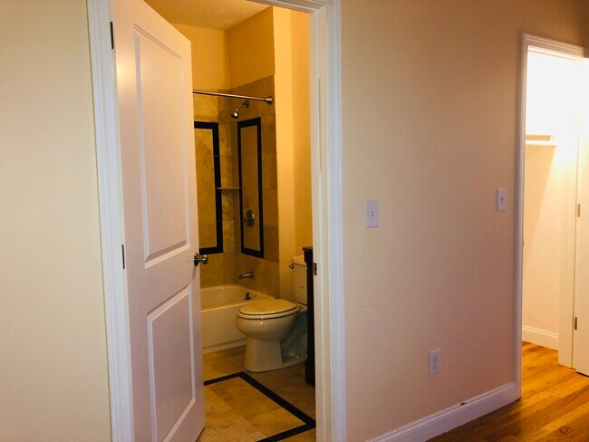 Building Photo - 100 Fellsway W