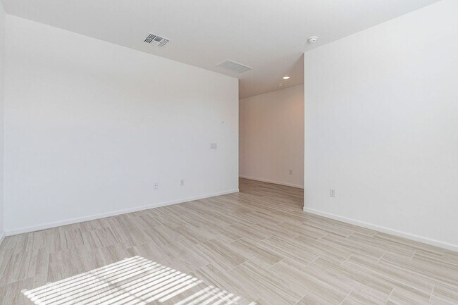 Building Photo - Pending/ Rented - New Mattamy Home!