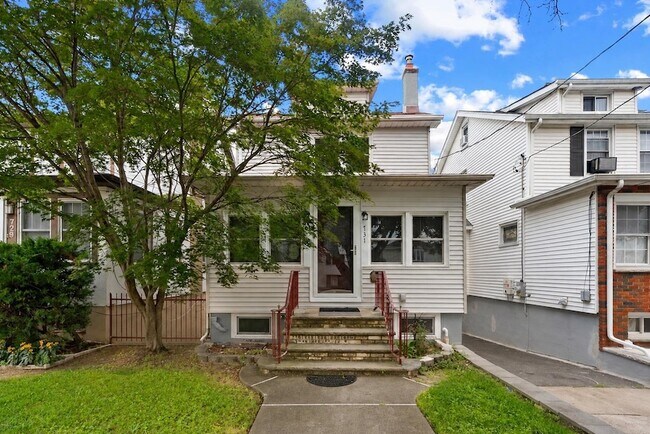 Building Photo - 731 Humboldt St