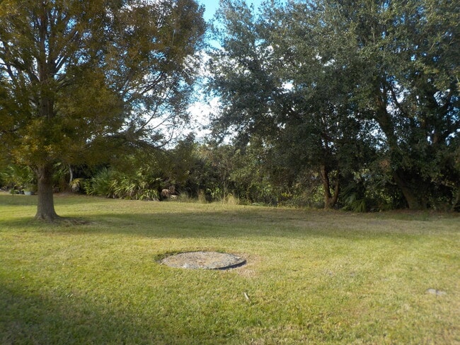 Building Photo - 1957 Providence Pl