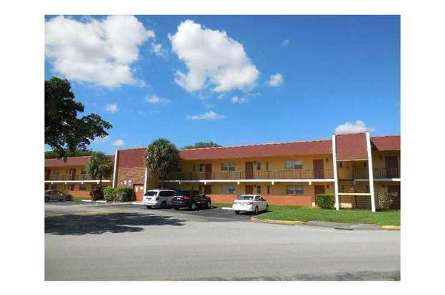 Building Photo - 8060 Fairview Dr