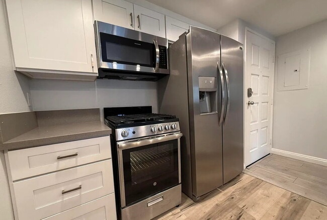 Building Photo - Don't miss this amazing opportunity to liv...