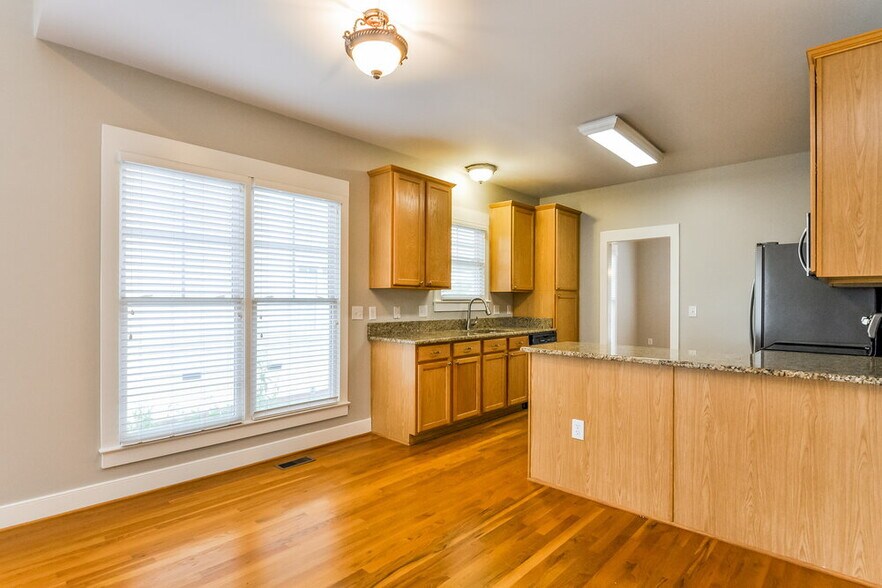 Building Photo - 852 Stroud Cir