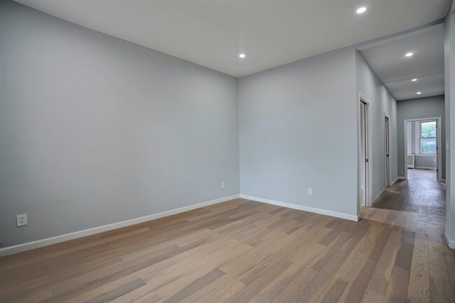 Building Photo - 317 4th St