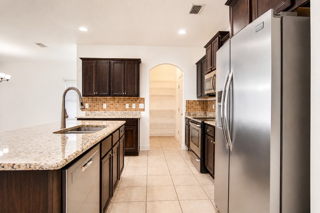 Building Photo - Waterford Sound 4BR Home | Gourmet Kitchen, Upstairs Loft & Fenced Backyard with Hot Tub