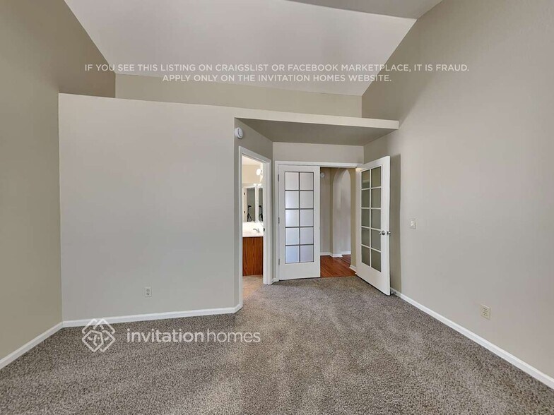 Building Photo - 668 E Manor Dr