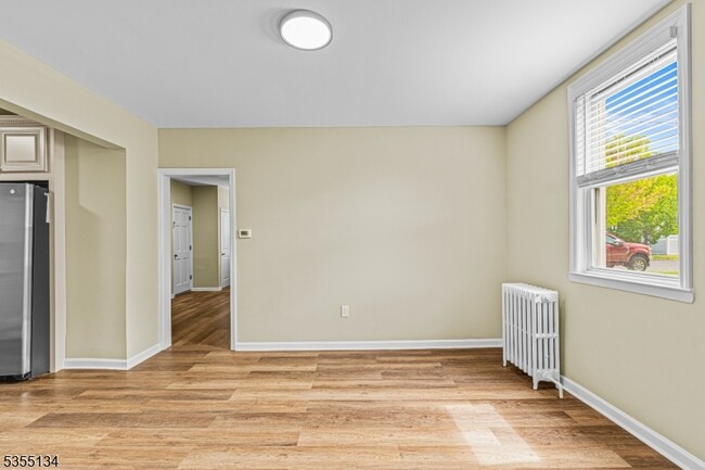 Building Photo - 388 Cook Ave