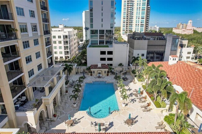 Building Photo - 300 Beach Dr NE