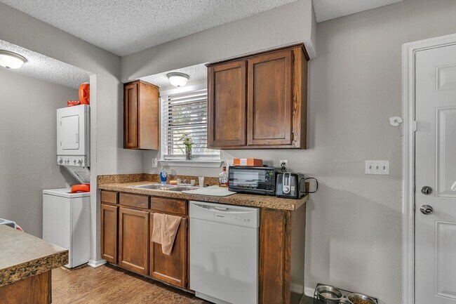 Building Photo - 3808-3814 Coates Circle