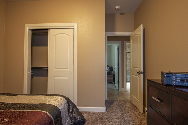 Building Photo - STYLISH EASTSIDE HOME