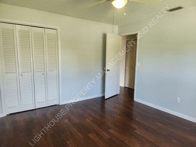 Building Photo - **Discover Your Dream Home: Spacious 4-Bed...