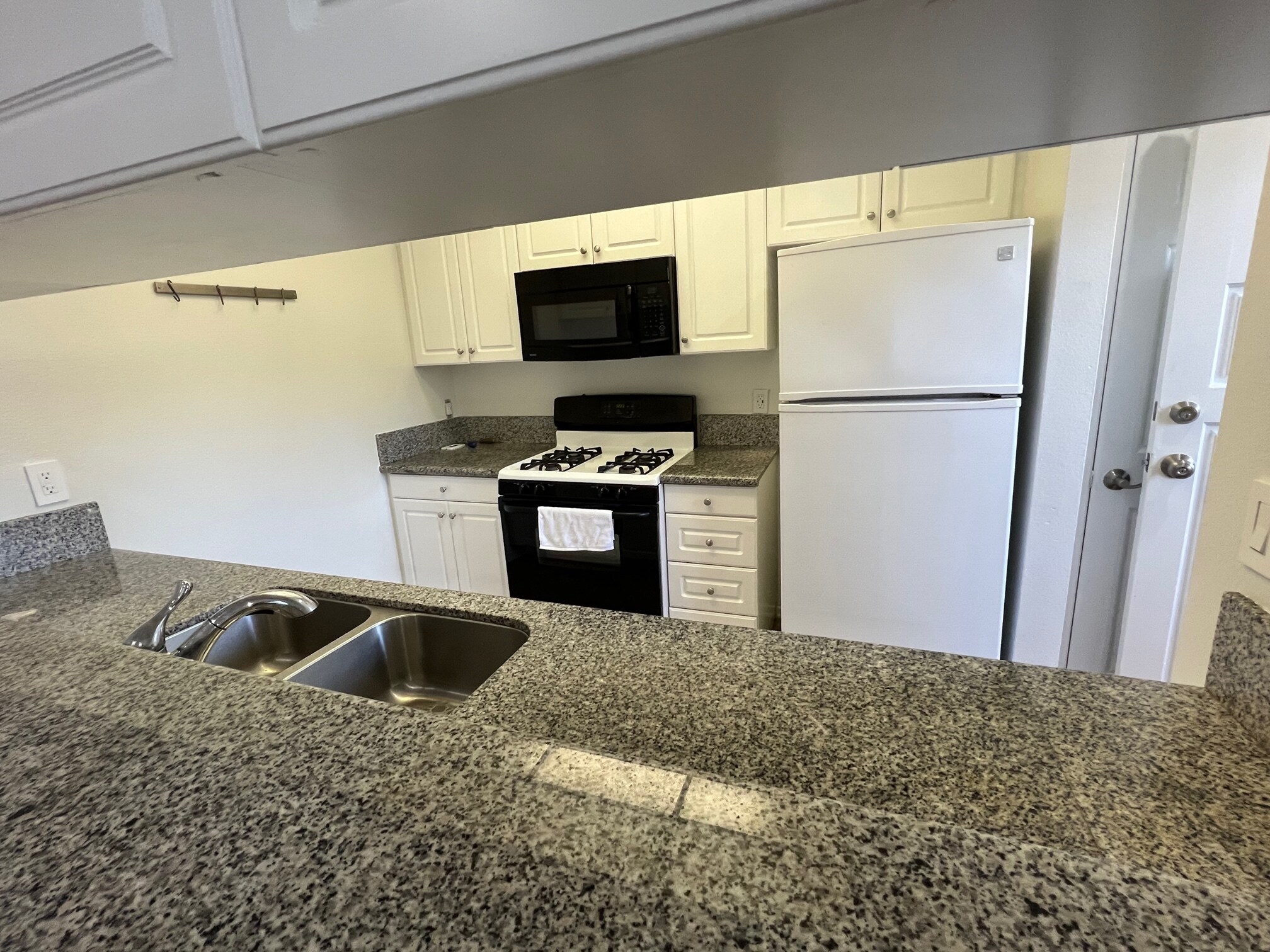 Building Photo - 3822 Bentley Ave