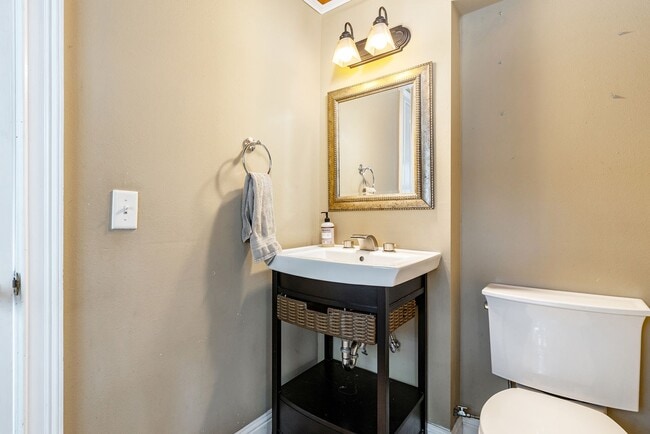 Building Photo - Virginia Park Gem, Renovated 3 Bed, 2 Car Garage, Large Private Backyard