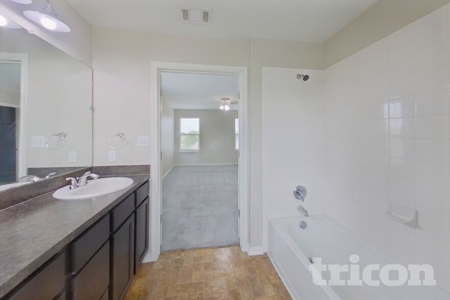 Building Photo - 15102 Verela Dr