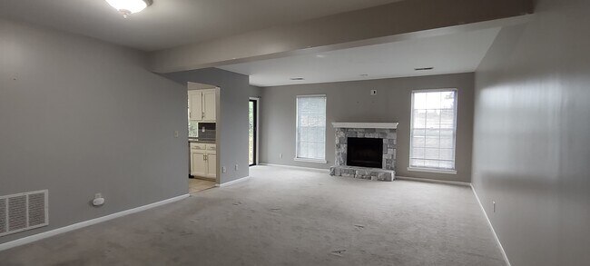 Building Photo - 12814 W 110th Terrace