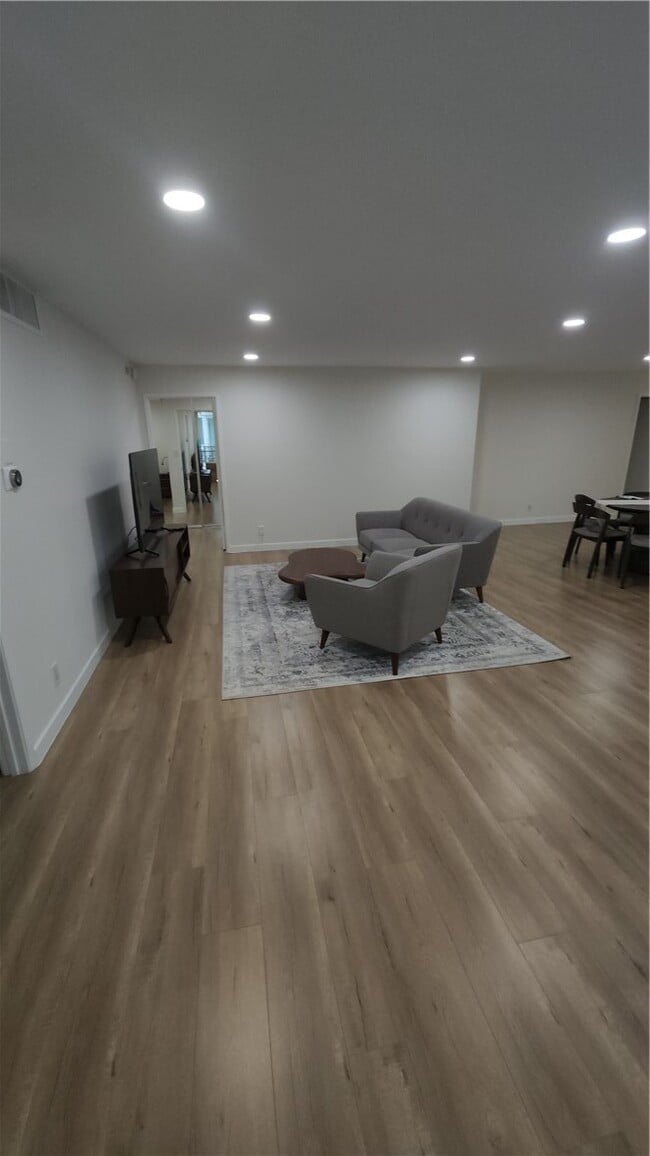 Building Photo - 9950 Durant Dr