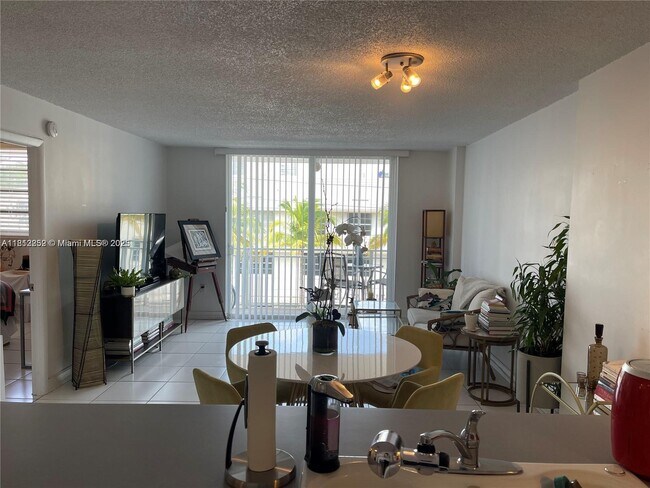 Building Photo - 345 Ocean Dr