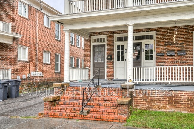 Building Photo - 107 4th St