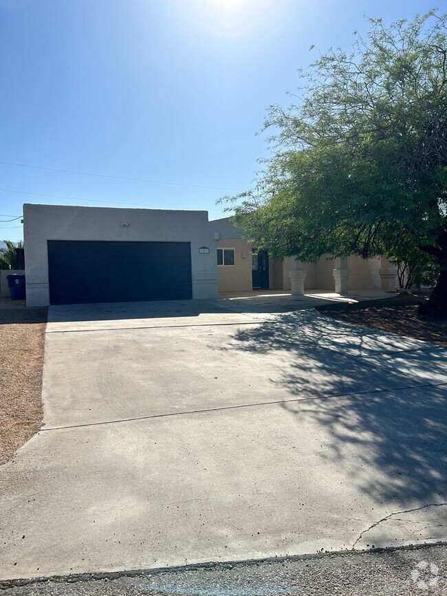 Building Photo - Great Unfurnished home!