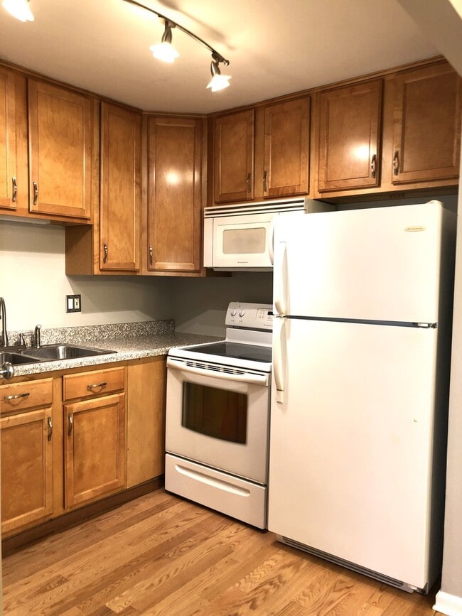 Building Photo - 446 Osage Ln