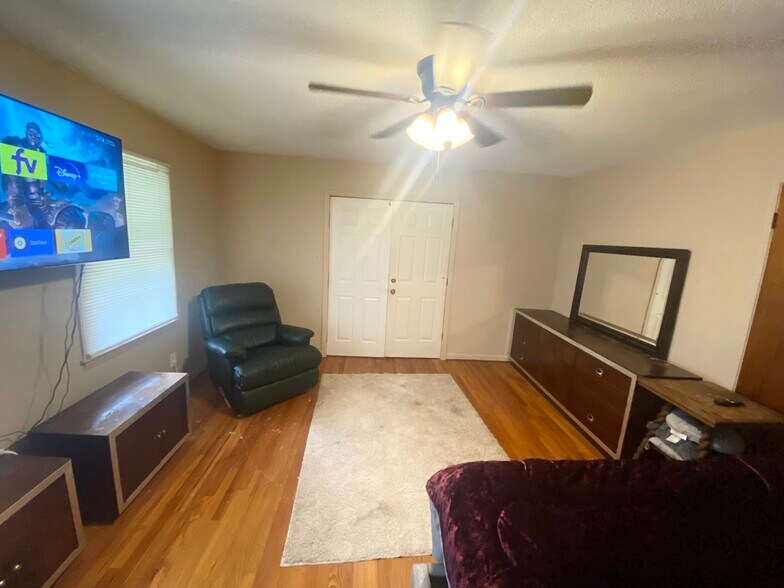 Building Photo - 317 Byrd St