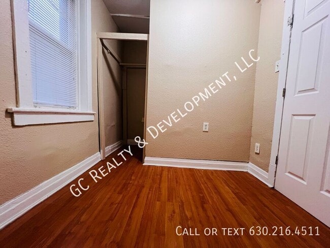 Building Photo - 1752 N Drake Ave