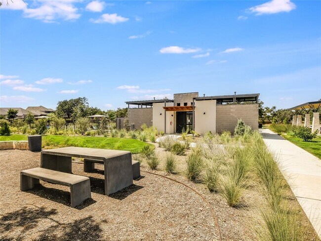 Building Photo - 612 Jefferson Dr