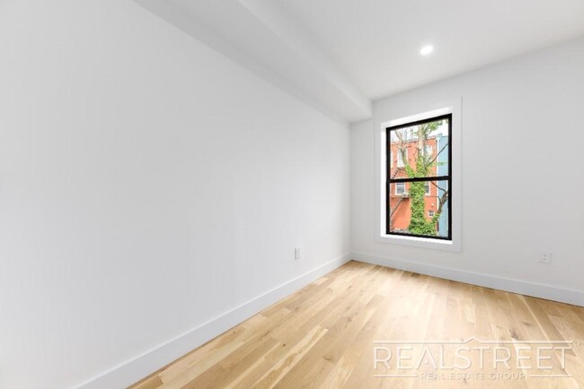 Building Photo - Stunning Brand New 2 Bed 2 Bath in Histori...