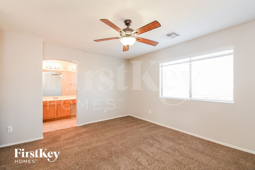Building Photo - 8560 W Vogel Ave