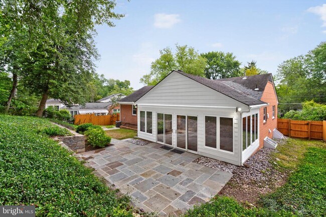 Building Photo - 5510 Christy Dr