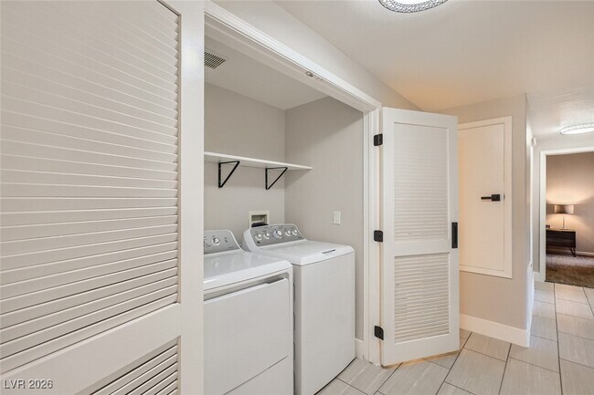 Building Photo - 8250 N Grand Canyon Dr