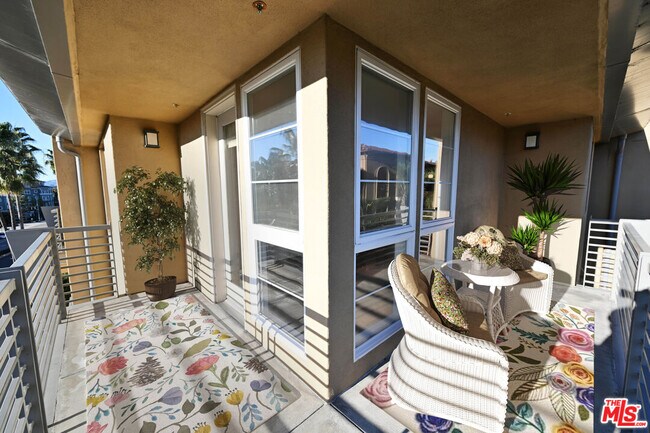 Building Photo - 5831 Seawalk Dr