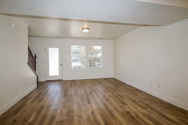 Building Photo - Spacious 3 Bed, 2.5 Bath Pet-Friendly Home with Central Air & 2-Car Garage! - Available NOW!