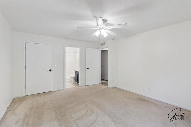 Building Photo - 2 bedroom ranch style condo $1995