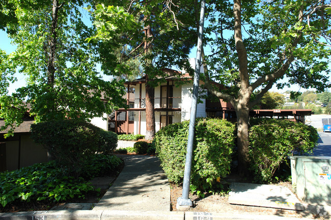 Primary Photo - Por Of Camelback Apartment Complex