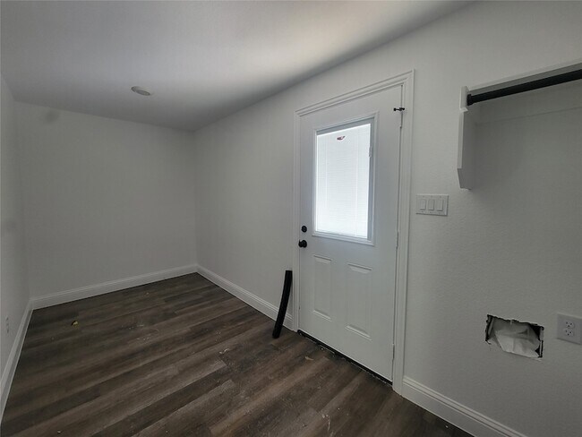 Building Photo - 3024 N Crump St