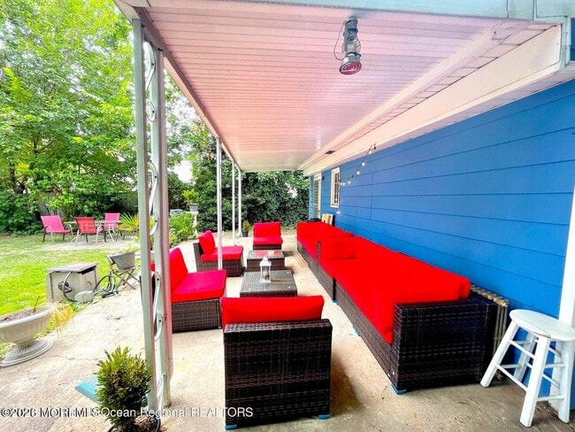 Building Photo - 137 Oakland St