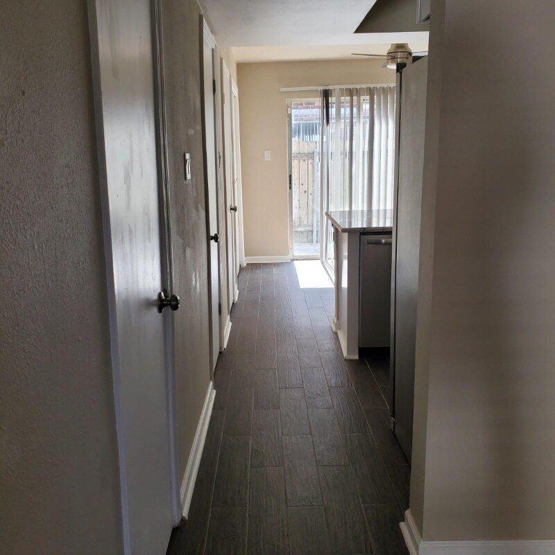 Building Photo - 1536 Hickory Ave