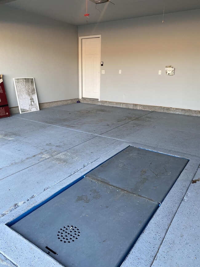 Building Photo - 2622 Trailwood Dr