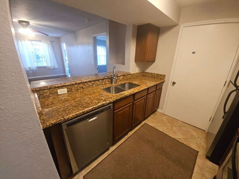 Building Photo - 7360 Westpointe Blvd