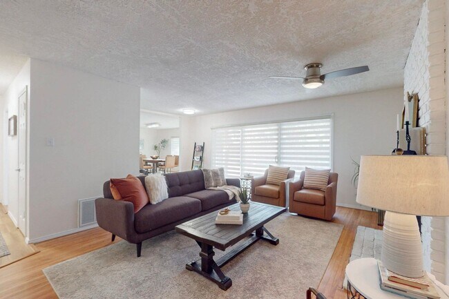 Building Photo - **Great Home** 3 Bed | 2 Bath | NE Heights | Quiet Neighborhood, Prime Location